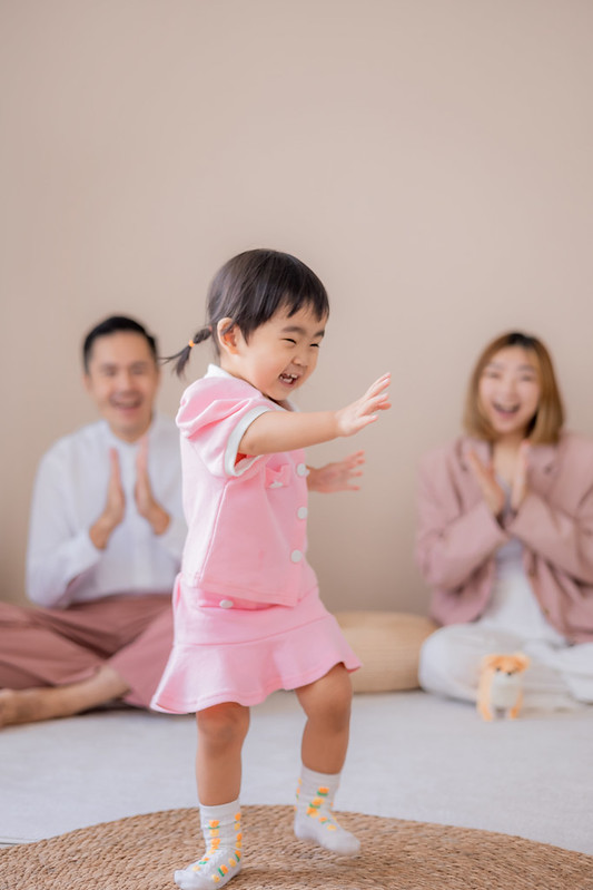 【親子寫真】兒童極簡攝影寫真 棚拍寫真 一家三口全家福