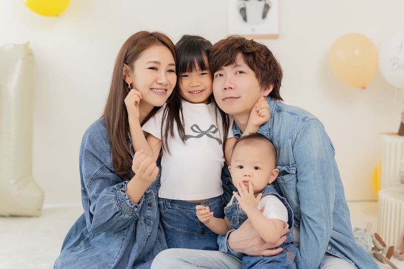 兒童寫真,親子寫真,親子攝影推薦,親子攝影,兒童棚拍寫真,親子穿搭,台北親子攝影,親子照,親子寫真價格,全家福,全家福寫真