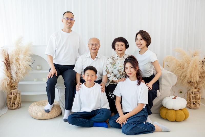 台北全家福,全家福照,多人全家福,家庭寫真,親子家庭,家族團聚照,全家福照片價格,三代同堂,全家福寫真方案