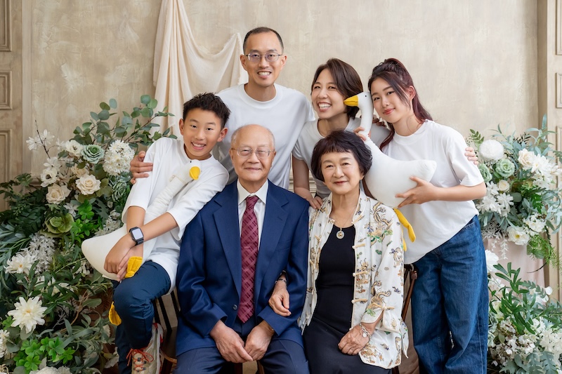 台北全家福,全家福照,多人全家福,家庭寫真,親子家庭,家族團聚照,全家福照片價格,三代同堂,全家福寫真方案