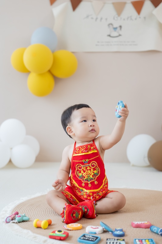 週歲寫真,寶寶抓周,抓周場地,中式抓周,親子寫真,生日紀錄,週歲佈置,親子攝影,全家福,台北抓周推薦
