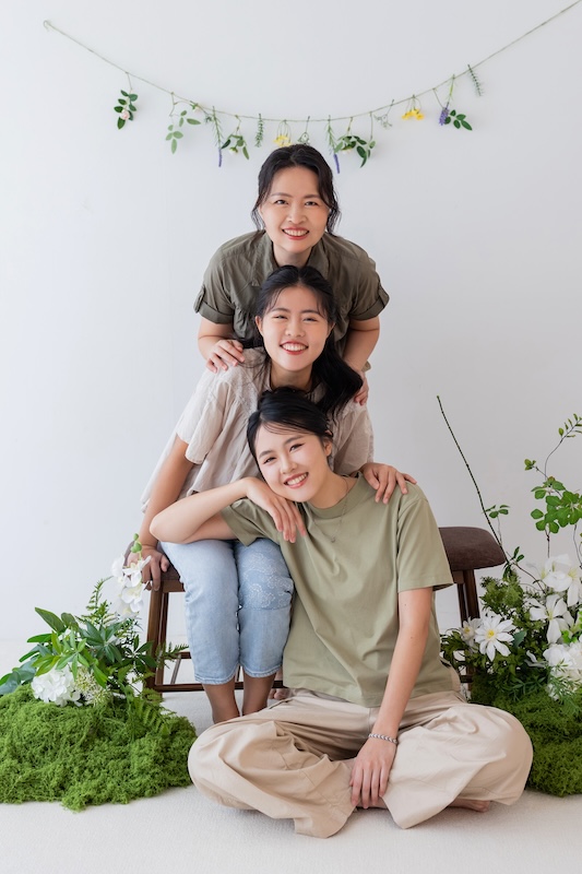 台北全家福,母女寫真,姊妹寫真,家庭寫真推薦,全家福紀念照,溫馨寫真,家庭攝影,自然互動,攝影推薦