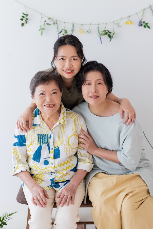 台北全家福,母女寫真,姊妹寫真,家庭寫真推薦,全家福紀念照,溫馨寫真,家庭攝影,自然互動,攝影推薦
