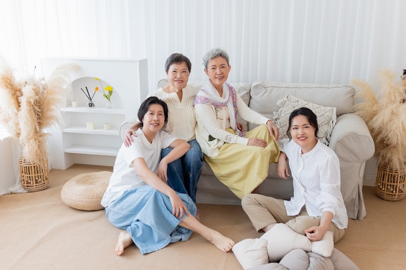 台北全家福,母女寫真,姊妹寫真,家庭寫真推薦,全家福紀念照,溫馨寫真,家庭攝影,自然互動,攝影推薦