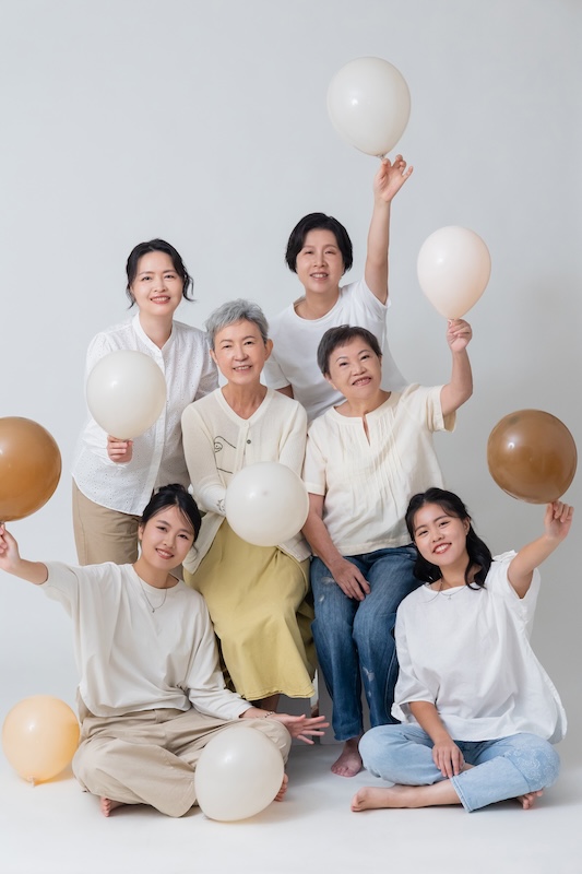 台北全家福,母女寫真,姊妹寫真,家庭寫真推薦,全家福紀念照,溫馨寫真,家庭攝影,自然互動,攝影推薦