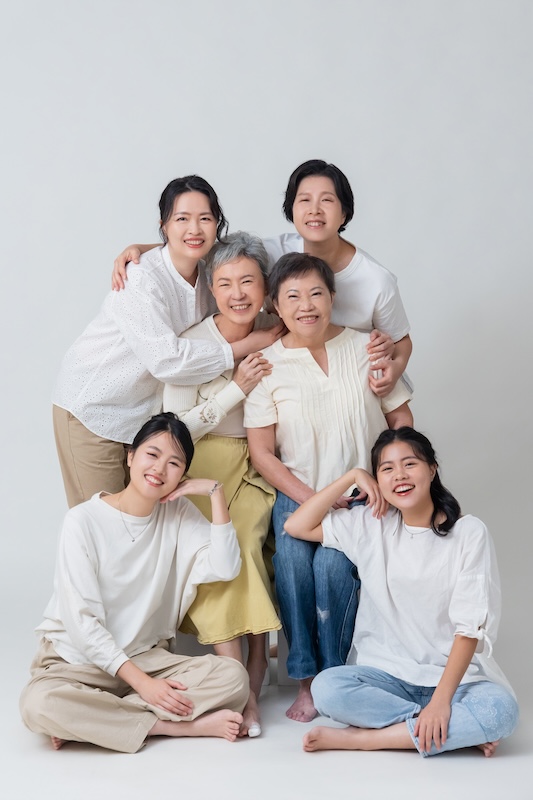 台北全家福,母女寫真,姊妹寫真,家庭寫真推薦,全家福紀念照,溫馨寫真,家庭攝影,自然互動,攝影推薦